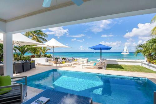 Fitts Villa Sleeps 10 With Pool And Air Con