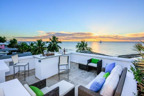 Fitts Villa Sleeps 10 With Pool And Air Con