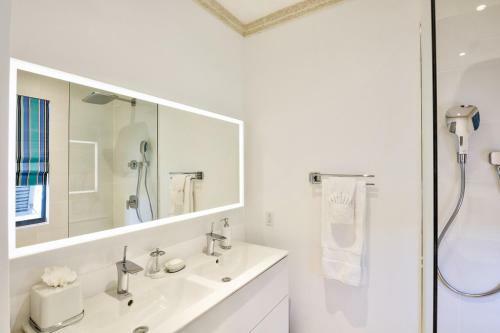 Fitts Villa Sleeps 10 With Pool And Air Con