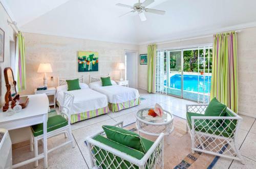 Molyneux Villa Sleeps 6 With Pool And Air Con