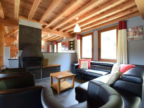Cosy Holiday Home In Rendeux With Jacuzzi