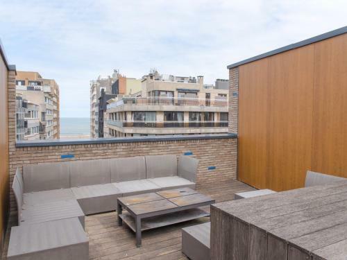 Apartment Rooftop Breeze