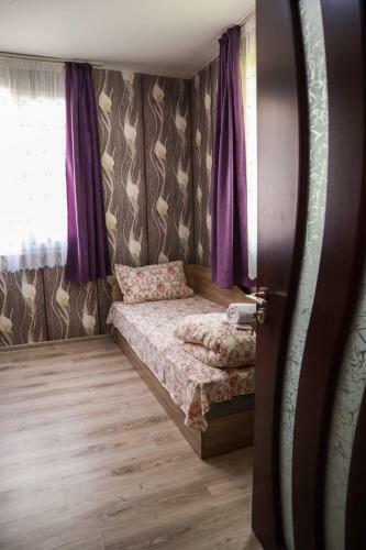 Lovely Bungalow In Pretty Area Place