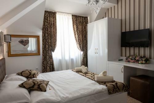 Antiques & Gold Boutique Hotel