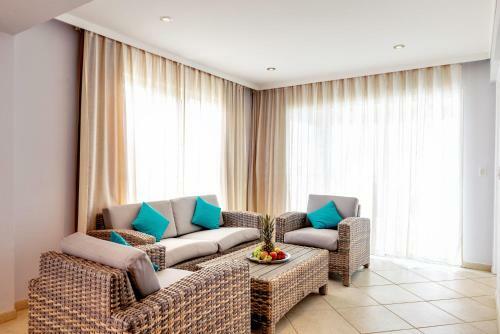 Oceanfront Apartment Dolphin At Den Laman