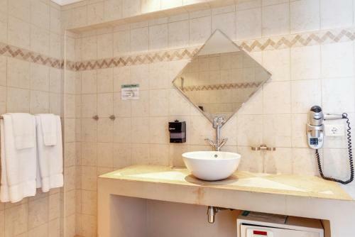 Oceanfront Apartment Dolphin At Den Laman
