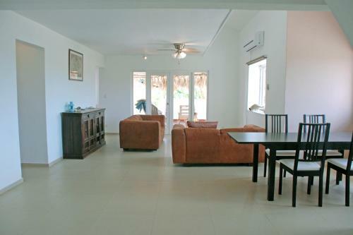 Bed & Breakfast Bnbbonaire Near The Ocean