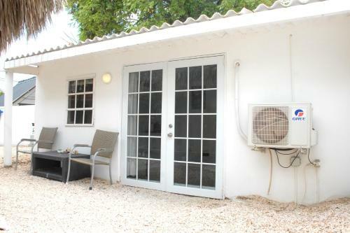Bed & Breakfast Bnbbonaire Near The Ocean