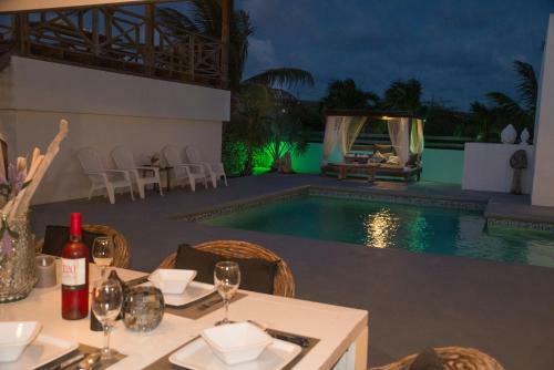 Villa Hakuna Matata Bonaire - Pool & Sea View