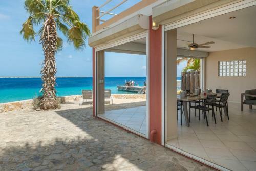 Oceanfront Deluxe Apartment Blue Marlin At Den Laman