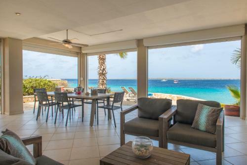 Oceanfront Deluxe Apartment Blue Marlin At Den Laman