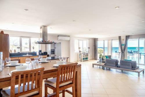 Oceanfront Deluxe Apartment Blue Marlin At Den Laman
