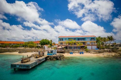 Oceanfront Deluxe Apartment Blue Marlin At Den Laman