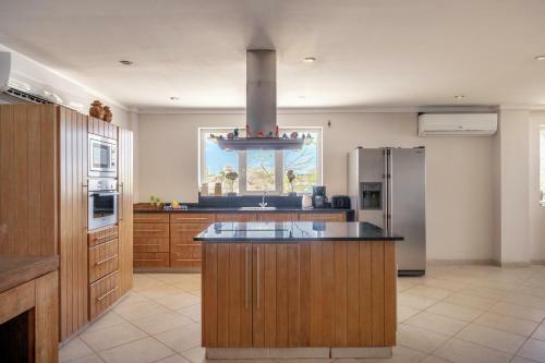 Oceanfront Deluxe Apartment Blue Marlin At Den Laman