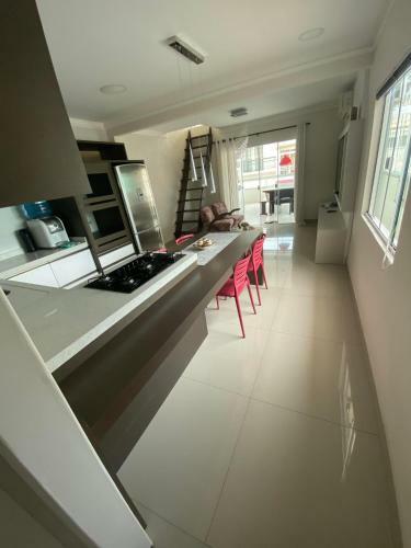 Casa Com Piscina, Churrasqueira E Sinuca