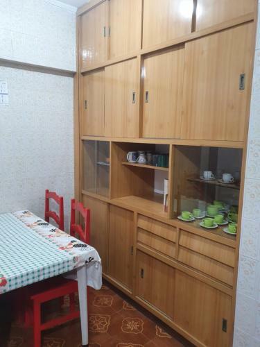 Apartamento Inteiro. Pompeia. 100mts Da Praia.