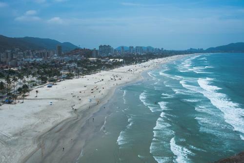 Casa Grande E Iluminada Com Piscina No Guaruj�