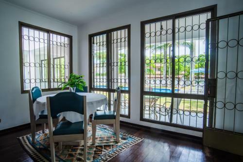 Casa Grande E Iluminada Com Piscina No Guaruj�