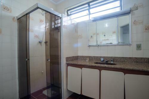 Casa Grande E Iluminada Com Piscina No Guaruj�