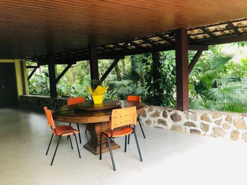 Hostal Su�tes Vista Pro Mar Ilhabela