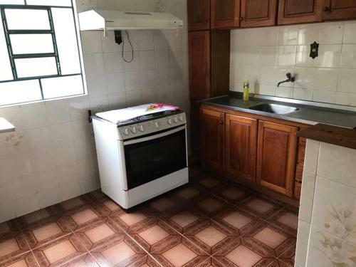 Pe�es House
