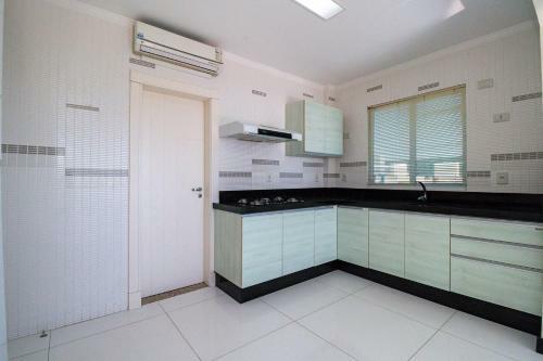 Aluguel Apartamento 4 Su�tes Com Jacuzzi Bombas Sc