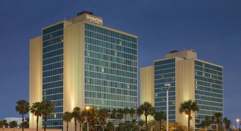 Hotel Doubletree By Hilton At The Entrance To Universal Orlando