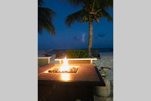 White House - Exclusive Luxury Beachfront Villa - Private White Sand Beach