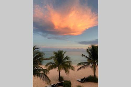 White House - Exclusive Luxury Beachfront Villa - Private White Sand Beach