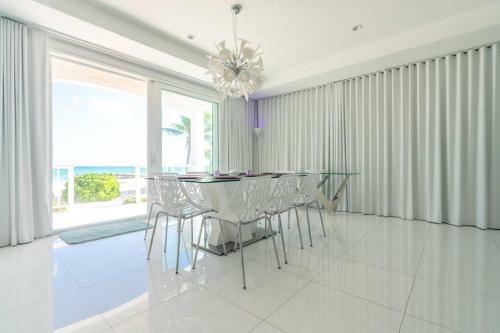 White House - Exclusive Luxury Beachfront Villa - Private White Sand Beach