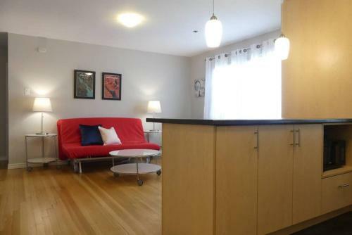 Central & Quiet Apartment