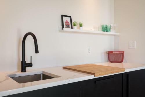 Brewery Park 204 - Playful Modern Boutique Suite
