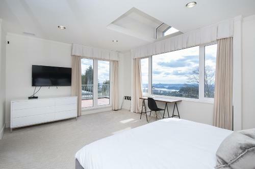 Spectacular, Water View Villa!