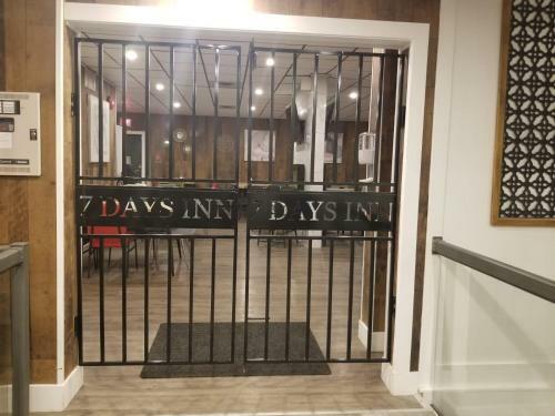 Hotel 7 Day's Inn