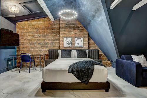 Hostal Room In Bb - Concordia Studio Renting, Basement