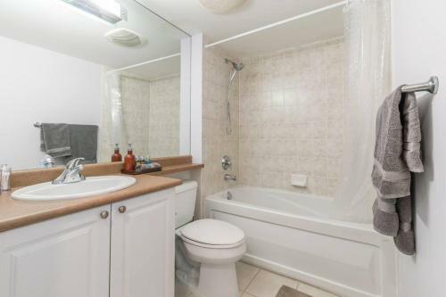 Charming Dt High Rise With King Bed And Free Parking