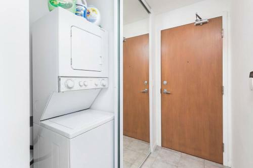 Amazingly Located Studio With Lake Views