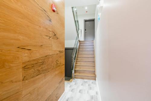 New - Upscale 3br Apartment - Near High Park!