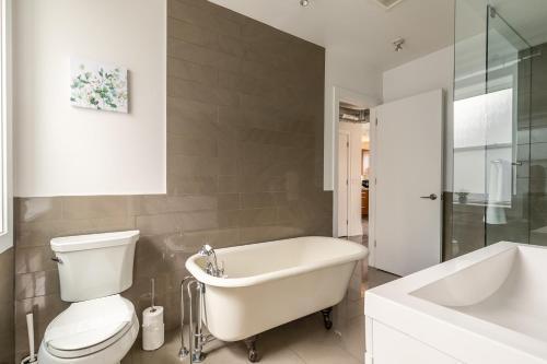 Apartamento Steps From Queen Street - Stylish And Upscale 2br Loft!