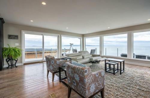 *10 Mile Point Stunning Oceanfront