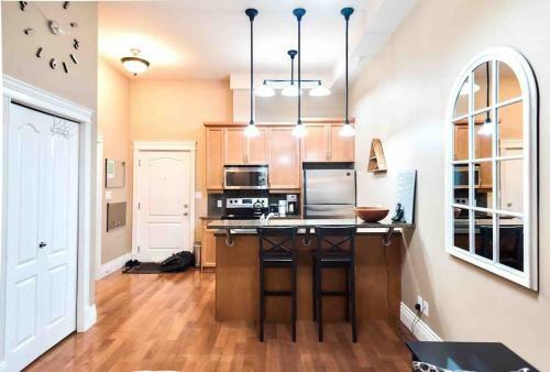 Luxe Condo W/ Private Garden Downtown Victoria