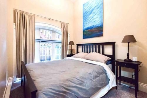 Luxe Condo W/ Private Garden Downtown Victoria
