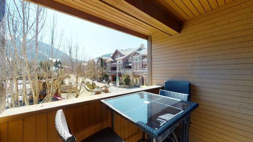 Beautiful Marketplace Condo With Mountain Views