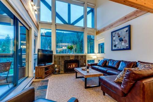 Greystone Lodge 413 - Largest