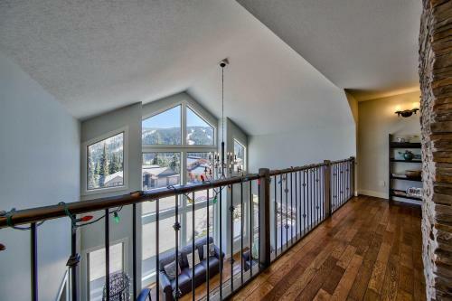 Peaks Retreat + Suite By Bear Country