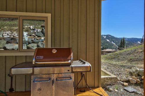 Peaks Retreat + Suite By Bear Country