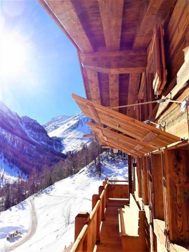 Chalet Ourson Brun By Mrs Miggins