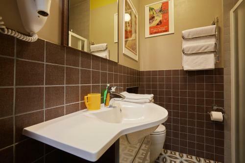 Mogol Apartments