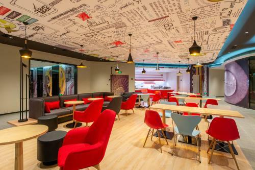 Ibis Dalian Yida Spring Field Hotel