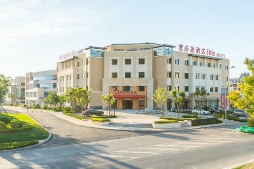 Ibis Dalian Yida Spring Field Hotel